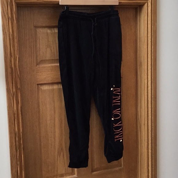 Rae dunn soft, velvet like black Halloween Trick Or Treat lounge Pants size LG - Picture 9 of 12